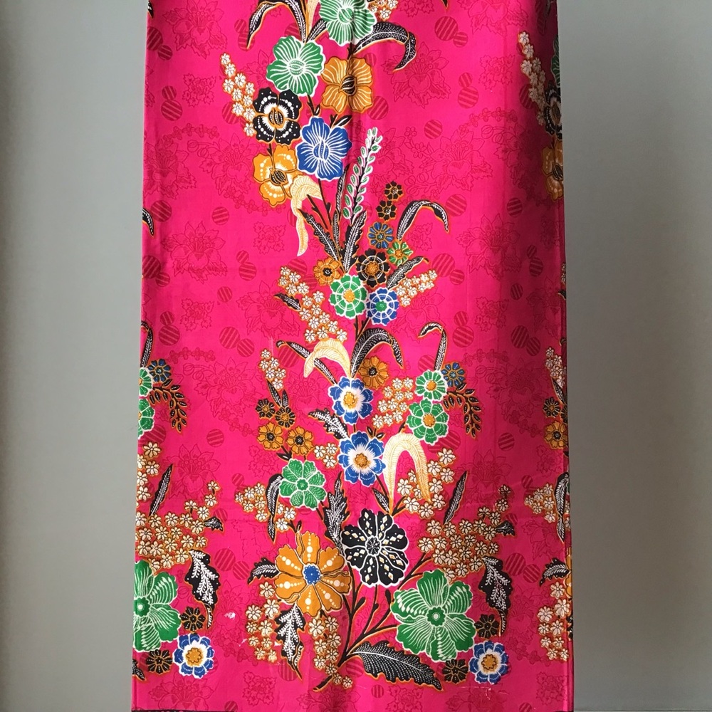 Traditional indonesian batik 100% cotton fabric with floral motifs 68”x39.5”